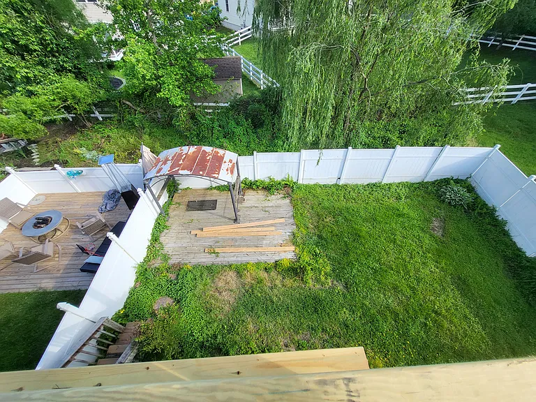 114 Vince Dr — Photo 36