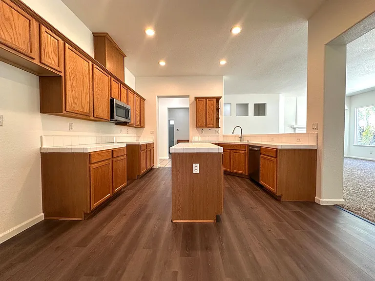 3545 Laguna Ct — Photo 10