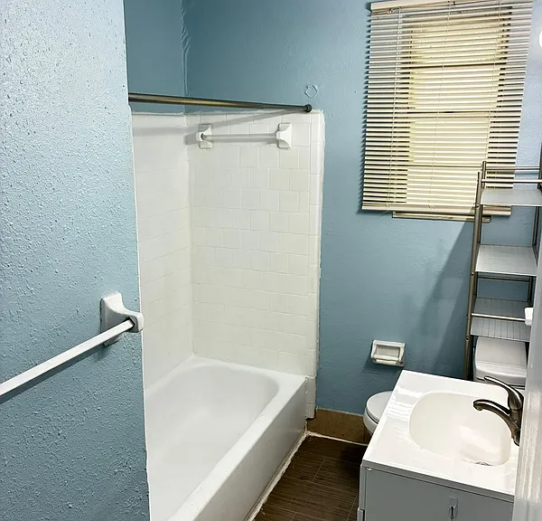 1823 W 6th St #2 — Photo 9
