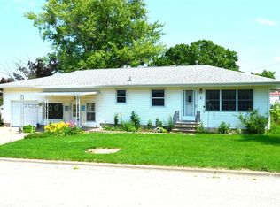 4 Brush Ave, Urbana, IA 52345