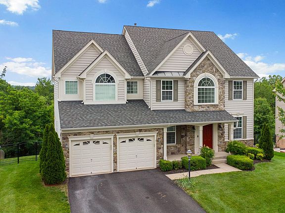 3rd image of 128 Coachman Cir
