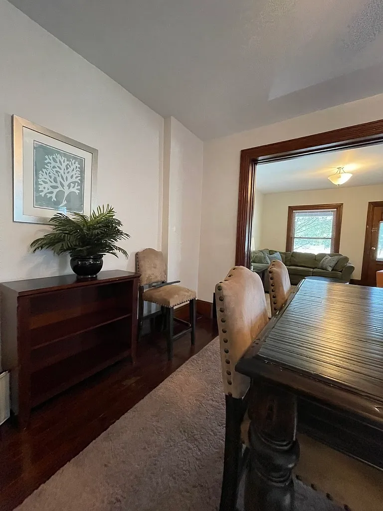 1146 Memorial Avenue - 1 — Photo 4