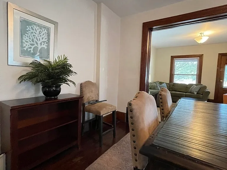1146 Memorial Ave — Photo 4