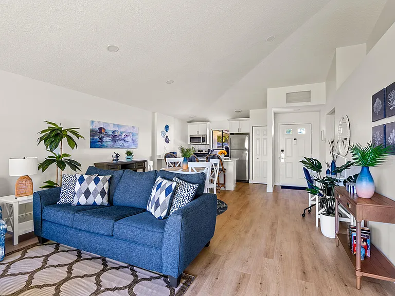 615 Club Dr — Photo 8