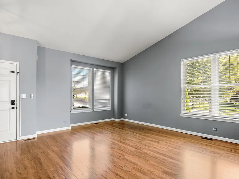 776 Chesterfield Ln — Photo 5
