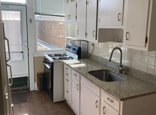 124 N Main St #2R, Wheaton, IL 60187