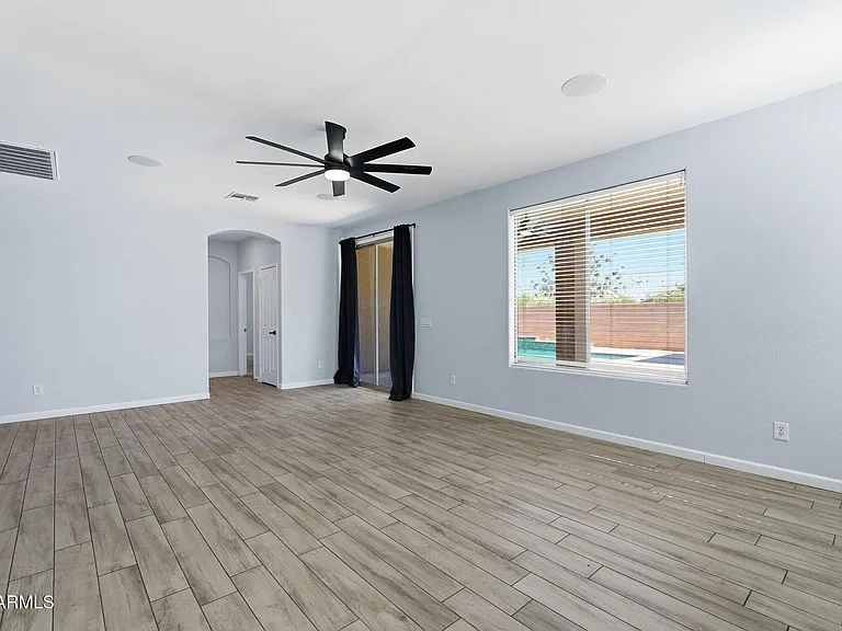 11402 W Alvarado Rd — Photo 12
