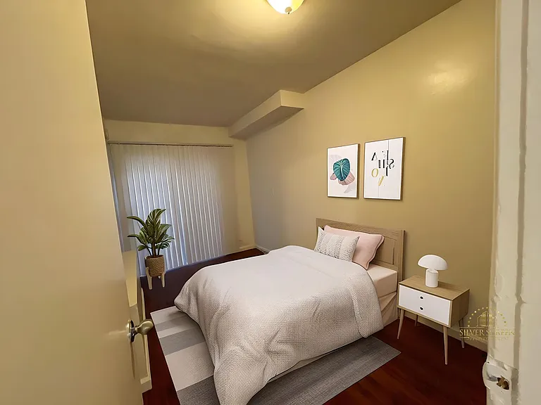 Hollywood & Highland Walkable Apartment Community — Photo 3