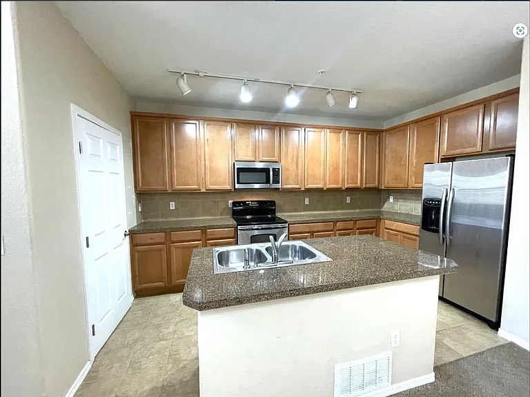8440 Canyon Rim Trl #3 — Photo 5