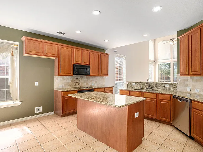 4213 Sharondale Dr — Photo 8