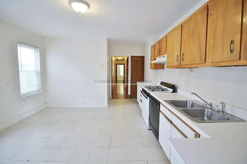 23 Cushing St — Photo 2