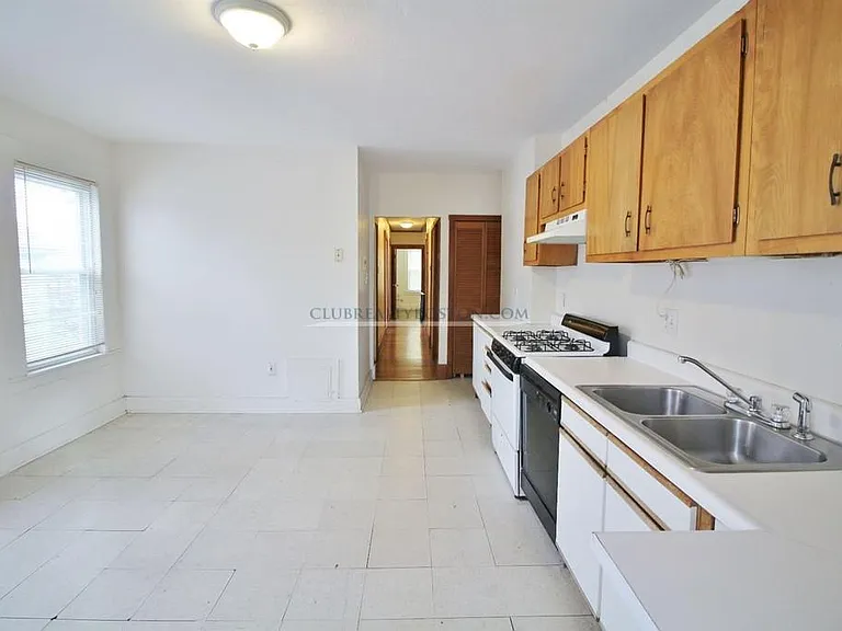 23 Cushing St #2 — Photo 2