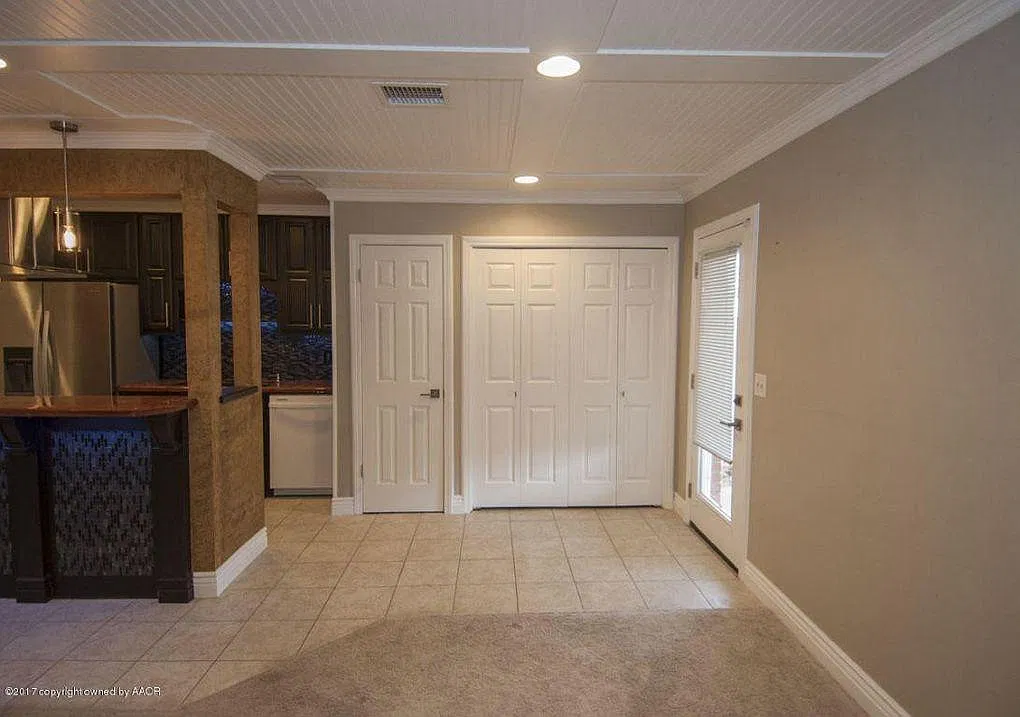 3 bed, 1360 sqft, $2,200 — Photo 3
