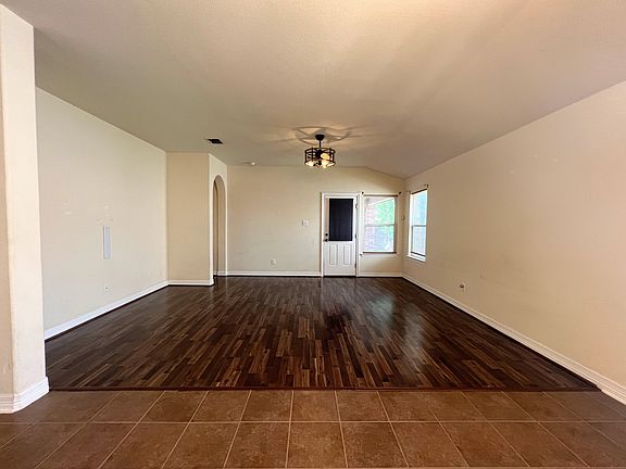 5th image of 3340 Vineyard Trl