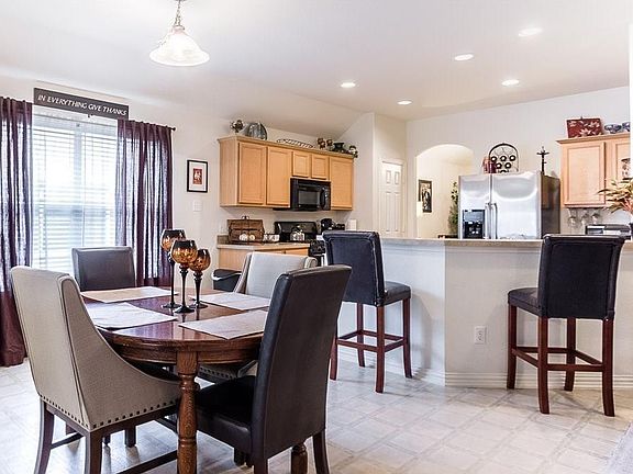 5th image of 309 Mapleshade Dr