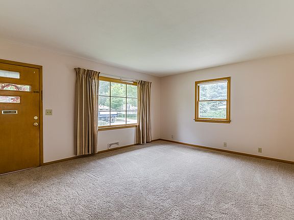4th image of 1116 Aspen Dr