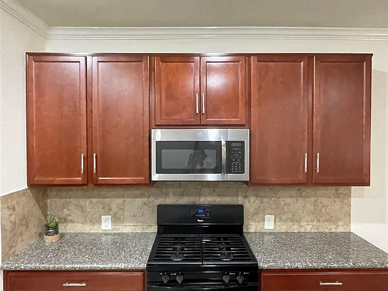 16511 Winthrop Bend Dr — Photo 4