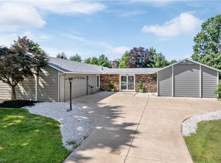 566 Brigton Dr, Berea, OH 44017