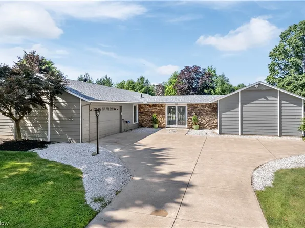 566 Brigton Dr, Berea, OH 44017