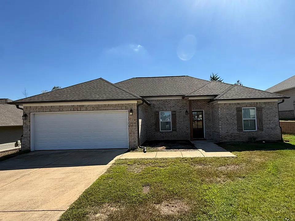 1018 Briarwood Dr