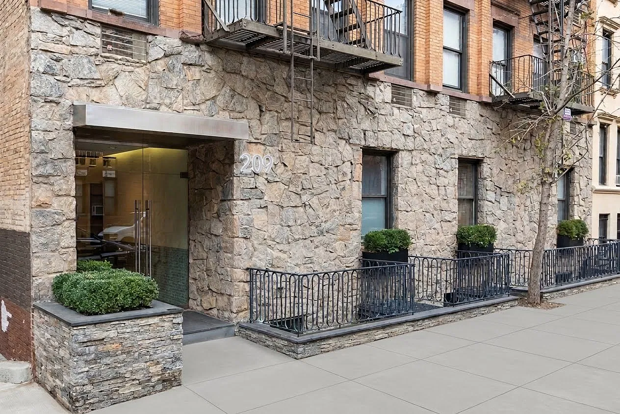 209 East 25th Street — Photo 4