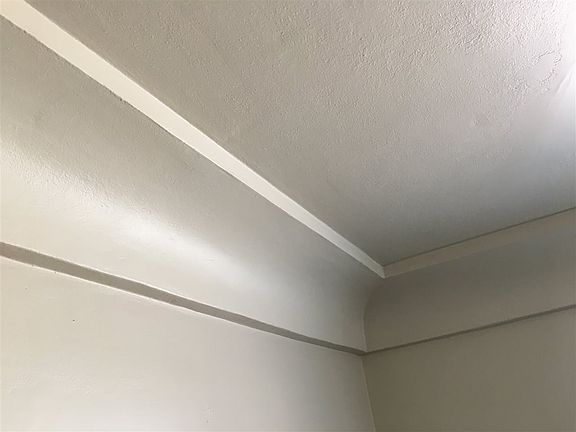 Charming coved ceilings in LR