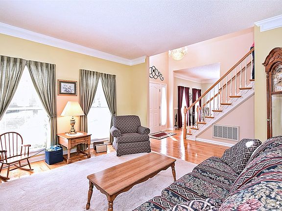 4th image of 9122 Torrence Creek Ct