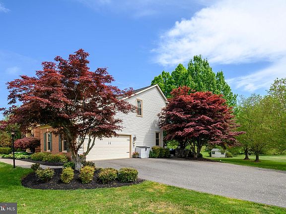 4th image of 2701 Bradbury Ct