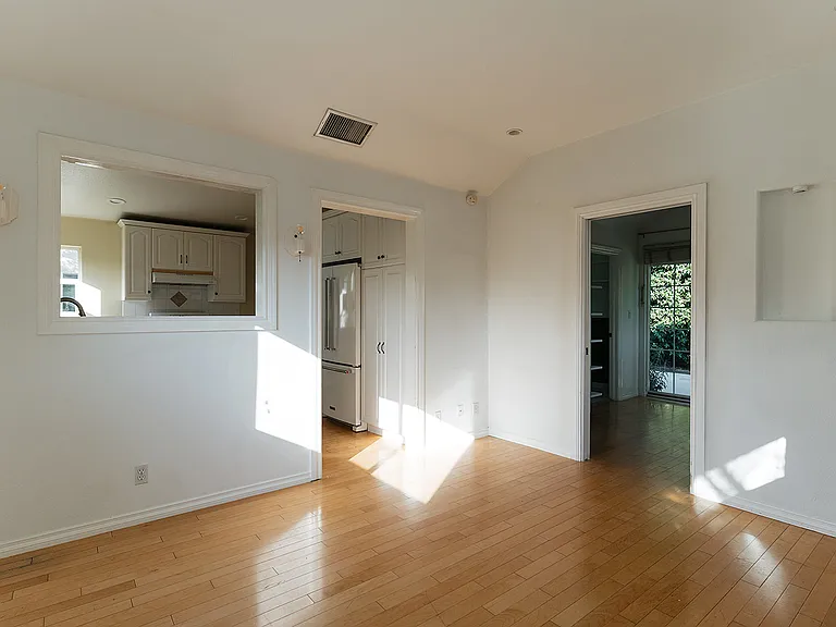 2841 Los Feliz Dr — Photo 6