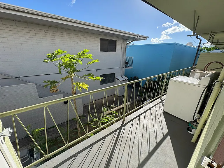 1116 Isenberg St — Photo 4