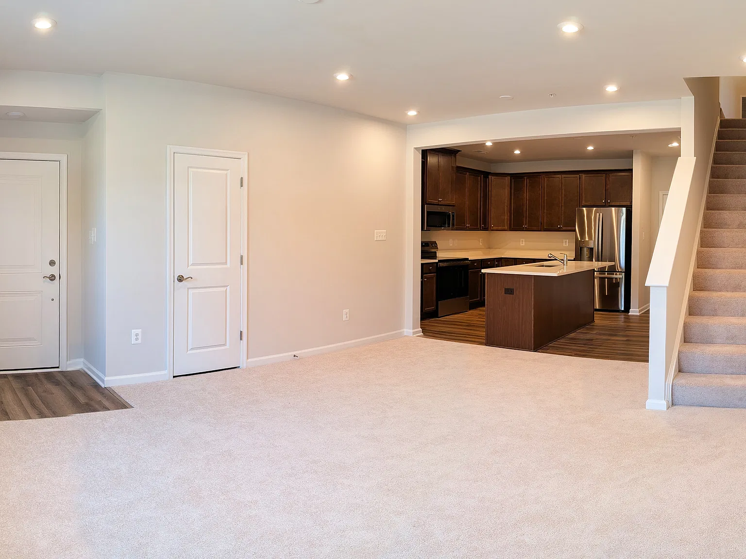3 bed, 2.5 bath, 1573 sqft, $3,300 — Photo 4