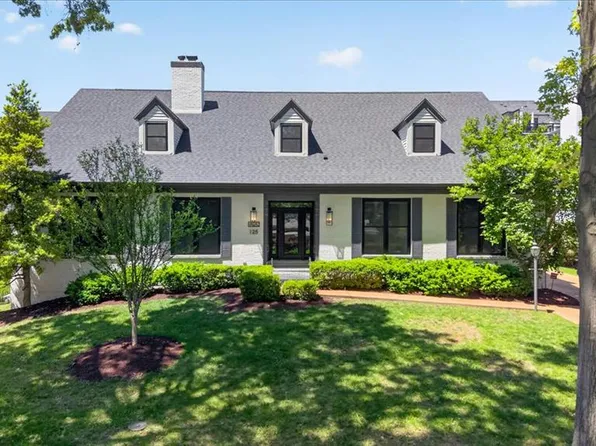 125 Crandon Dr, Saint Louis, MO 63105