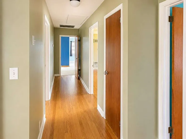 504 Bowen St — Photo 29