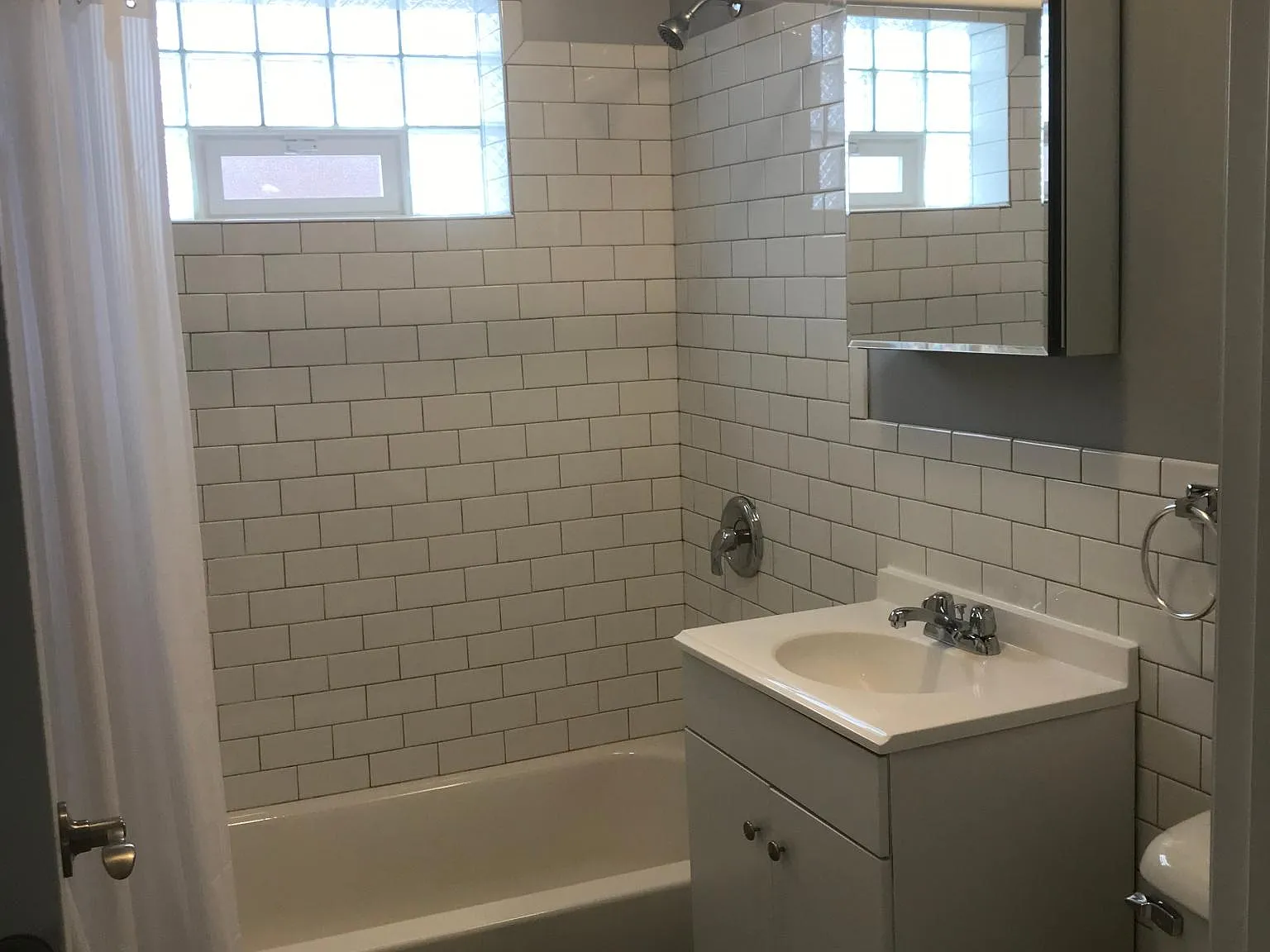 2 bed, 700 sqft, $1,700 — Photo 4