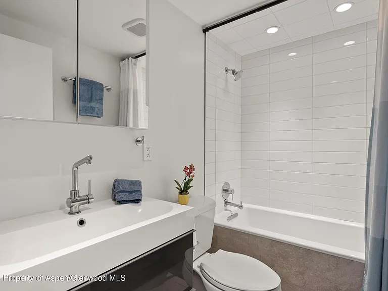 1326 Vine St #1326 — Photo 9