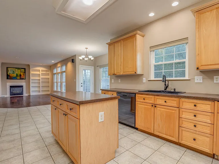 800 Sherrard Ct — Photo 13