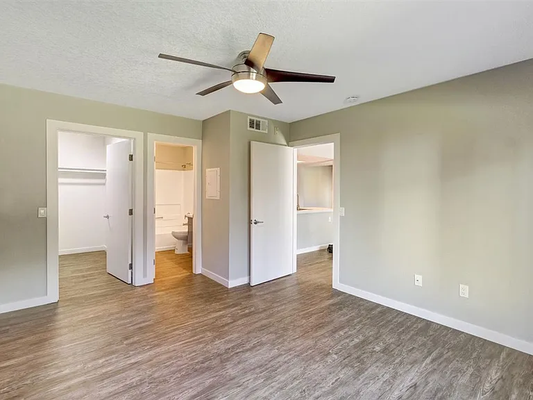 The James Apartments — Photo 19
