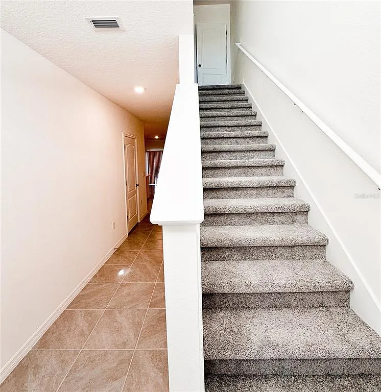 3 bed, 2.5 bath, 1488 sqft, $2,000 — Photo 2