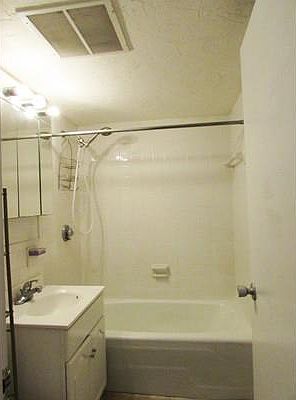 5th image of 1025 Hancock St Unit 6F