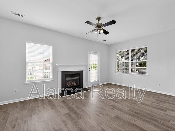 4th image of 9520 Kings Parade Blvd