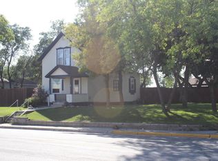 902 7th Ave SE, Jamestown, ND 58401