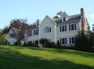 32 Pearl St, Sandy Hook, CT 06482