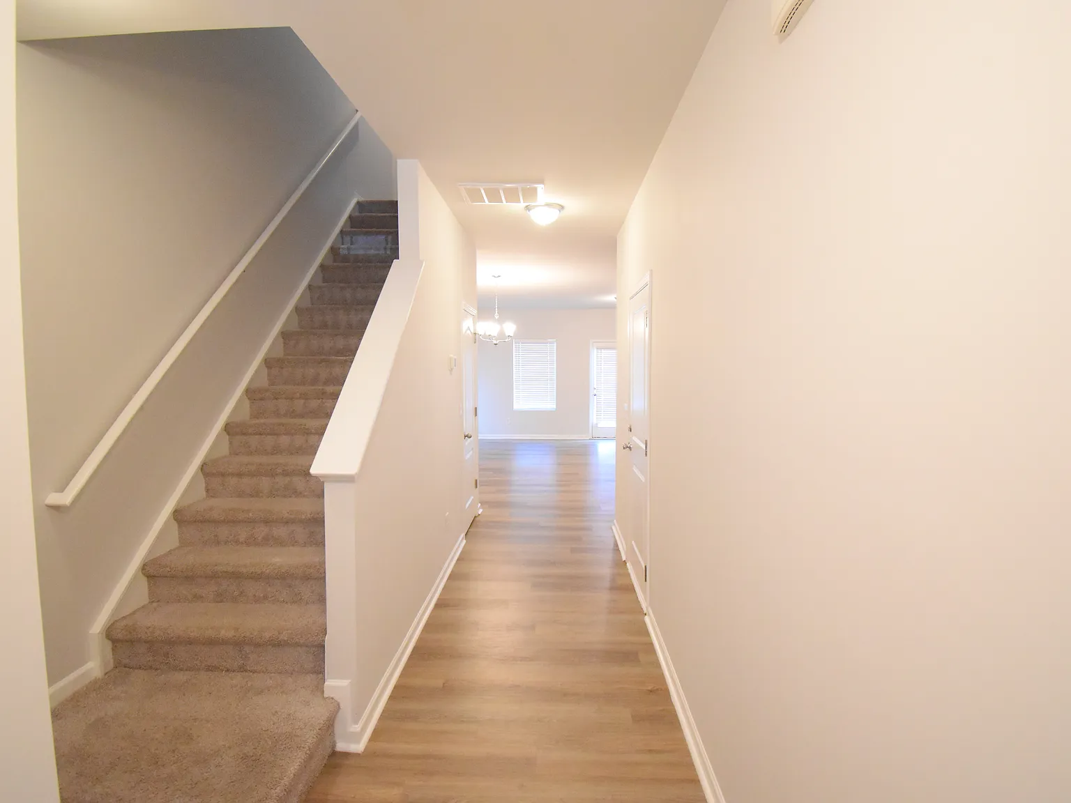 3 bed, 2.5 bath, 1713 sqft, $2,100 — Photo 3