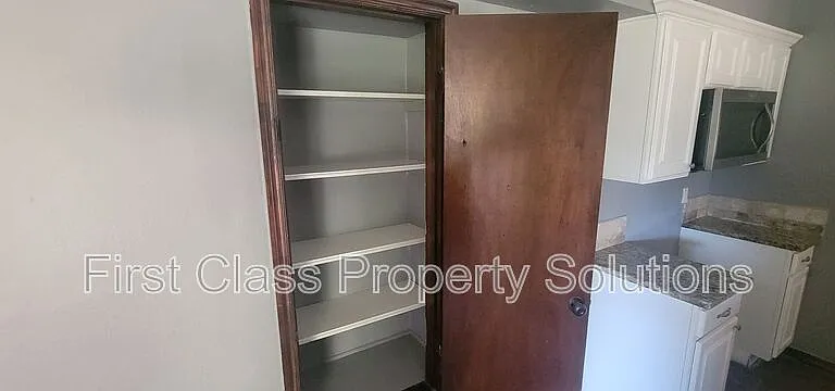 661 NW 16th St — Photo 10