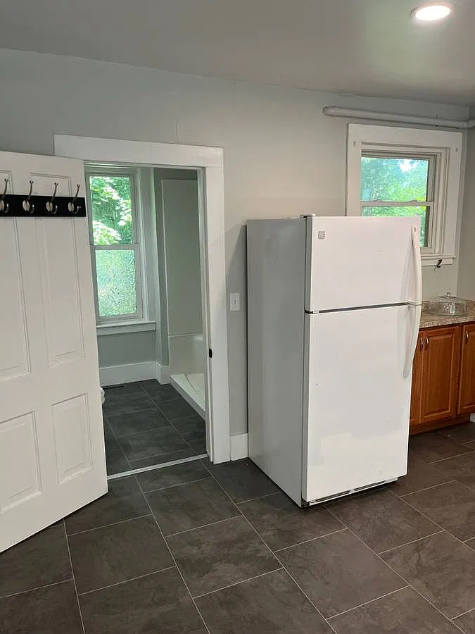 3 bed, 1300 sqft, $1,800 — Photo 3