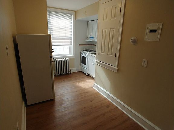 4th image of 2951 S 17th St Floor 1