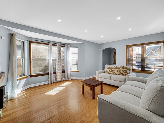 4th image of 6056 W Fletcher St