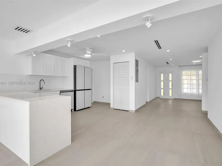 2706 Scott St — Photo 11