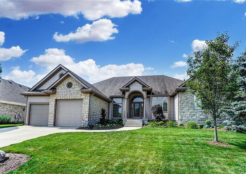 1st image of 12 Fairwood Dr