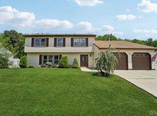 26 Surrey Dr, Old Bridge, NJ 08857